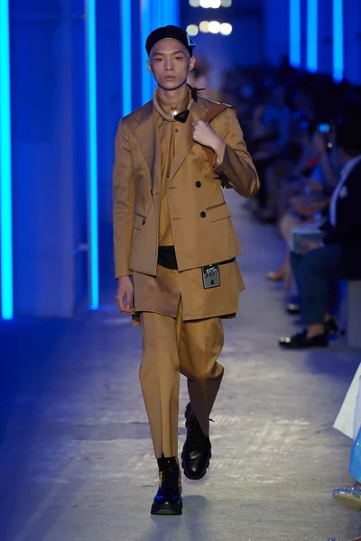 Look 10